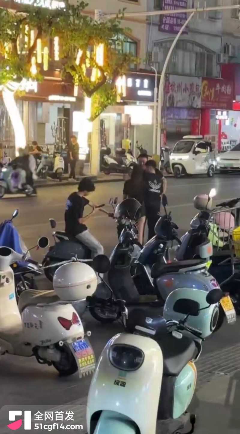 精神小伙带女朋友仙人跳4