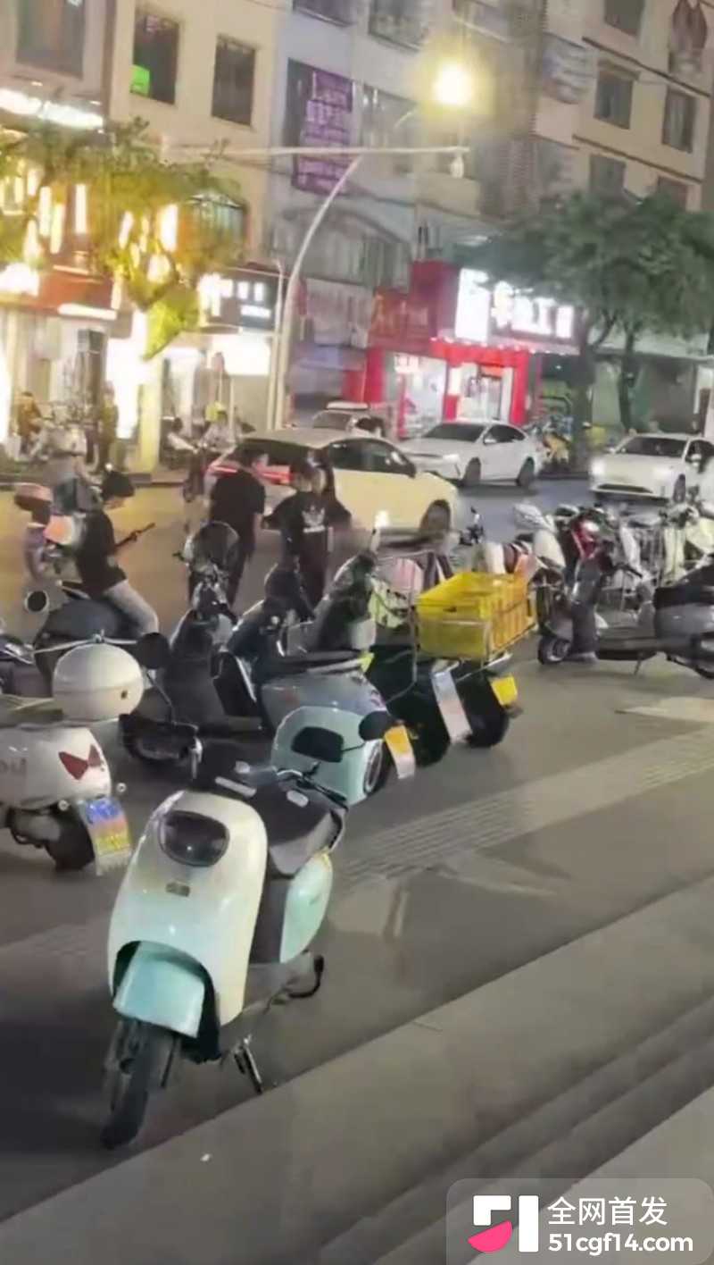 精神小伙带女朋友仙人跳2